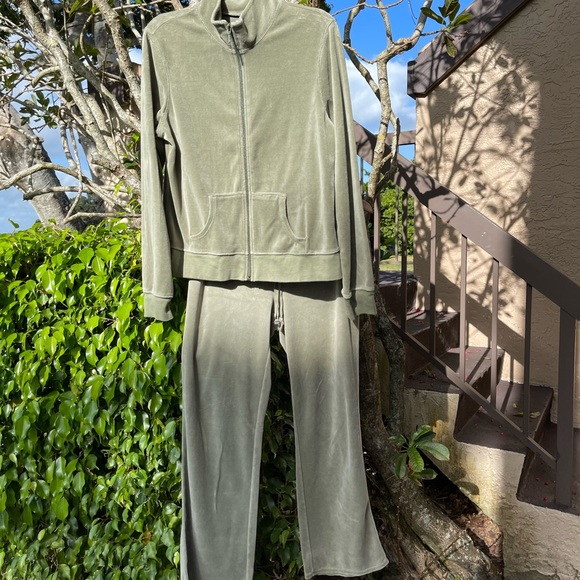 Old Navy Pants - Two piece velour jacket and pants. Moss Green / L